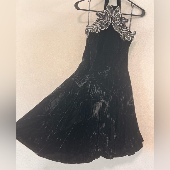 Vintage Betsy & Adam Embellished Sequin Crushed Black Velvet Halter Dress 5/6 - Picture 6 of 13